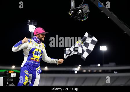 Martinsville, Virginia, USA. 1st Nov, 2020. Chase Elliott (9) wins the Xfinity 500 at Martinsville Speedway in Martinsville, Virginia. Credit: Stephen A. Arce/ASP/ZUMA Wire/Alamy Live News Stock Photo