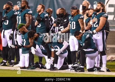 Philadelphia Eagles and Dallas Cowboys players and personnel pray after ...