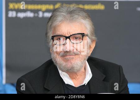 Rome, Italy. 24th Apr, 2014. Gigi Proietti, actor, comedian, stand-up comedian, voice actor, television host, director, singer, born in Rome on November 2, 1940, died in Rome on November 2, 2020. (Photo by Salvatore Esposito/Pacific Press) Credit: Pacific Press Media Production Corp./Alamy Live News Stock Photo