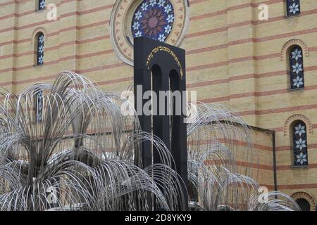 BUDAPEST, HUNGARY - DECEMBER 31, 2017: The weeping willow tree in the courtyard (memorial of the Hungarian Jewish Martyrs) of Central Synagogue in Bud Stock Photo