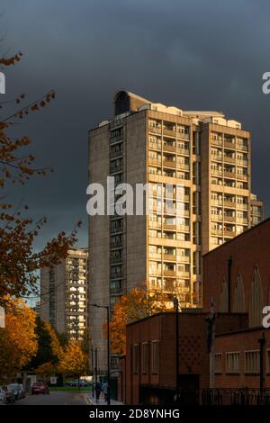 UK, south London, Borough of Southwark. Apartment block social housing, Brandon Estate, architects: Edward Hollamby and Roger Westman, completed 1958 Stock Photo