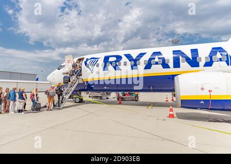 Provence, France - 10.10.19: Ryanair aircraft at the airport. Captain pilot greetings. Boeing 737-800. Ryanair airline. Low fares airline. Stock Photo