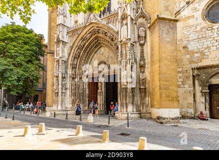 AIX EN PROVENCE, FRANCE - 14.07.19: people enjoy resting at a tree covered place in the old town of charming Aix en Provence. The old roman city Stock Photo