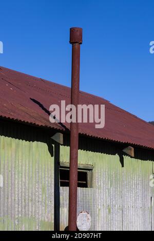 An old corrugated tin storage shed, Megalong Valley, The Blue Mountains, NSW, Australia. Stock Photo