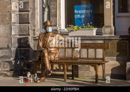 Edinburgh, United Kingdom. 02 November, 2020 Pictured: L to R The statue of General Stanislaw Maczek is bedecked with a medical mask. Edinburgh enters into the Scottish Government Tier 3 of the COVID controls. Credit: Rich Dyson/Alamy Live News Stock Photo