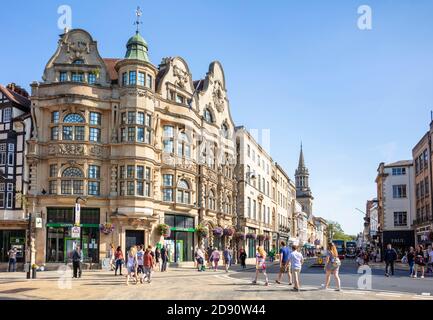 Oxford city centre - Shoppers in Oxford city centre at Junction of High street Queen street St Aldates and Cornmarket street Oxford UK GB UK Europe Stock Photo