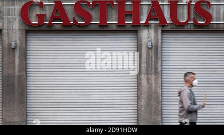Cologne, Germany. 02nd Nov, 2020. The shutters are lowered at a closed restaurant. Credit: Rolf Vennenbernd/dpa/Alamy Live News Stock Photo