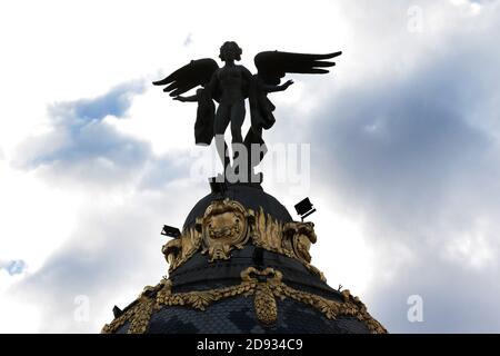 Madrid, Spain; 02/11/2020.- La Victoria Alada, sculpture of the Metropolis building, the beginning of Madrid's Gran Vía, author Federico Coullaut-Valera Mendigutia was born in Madrid on April 25, 191 - October 13, 1989.Photo: Juan Carlos Rojas/Picture Alliance | usage worldwide Stock Photo