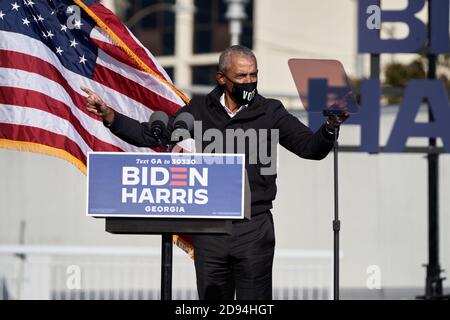 Atlanta, United States. 02nd Nov, 2020. President Barack Obama adresses drive-in rally on election eve to get out the vote for Joe Biden, Jon Ossoff and Raphael Warnock on November 2, 2020 in Atlanta, Georgia Credit: Sanjeev Singhal/The News Access Credit: The Photo Access/Alamy Live News