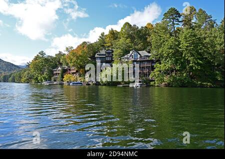 Lake Santeetlah, North Carolina - October, 2020 - Lake homes on lakeshore in autumn. Stock Photo