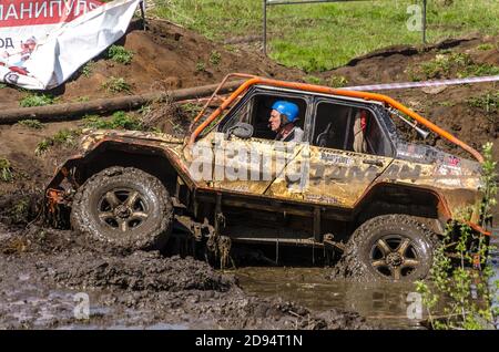 SALOVKA, RUSSIA - MAY 5, 2017: Racing off-road on SUVs cars at the ...