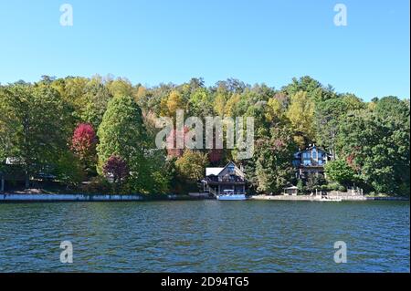 Lake Santeetlah, North Carolina - October, 2020 - Lake homes on lakeshore in autumn. Stock Photo