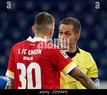 November 2nd, 2020, PreZero-Arena, Sinsheim, GER, 1.FBL, TSG 1899 Hoffenheim vs 1.Union Berlin, DFL regulations prohibit any use of photographs as image sequences and/or quasi-video. in the picture referee Robert Hartmann in conversation with Robert Andrich (Union Berlin) | usage worldwide Stock Photo