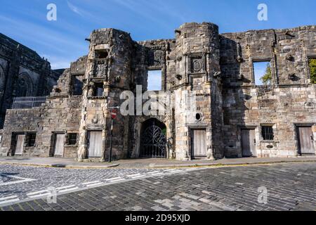 Mar’s Wark, remains of the carved stone façade of a townhouse constructed in the 1570’s on Castle Wynd in Stirling Old Town, Scotland, UK Stock Photo