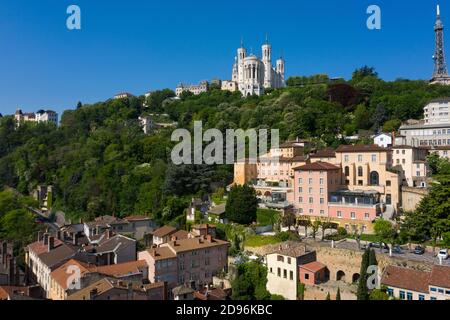 Lyon (central-eastern France): Notre Dame de Fourviere Basilica overlooking the city of Lyon from the top of the Fourviere Hill, since 1896. Park in t Stock Photo