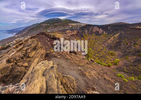The crater of Teneguia, Island of La Palma, in the Canaries. Lenticular cloud over the Taburiente caldera - Seen from a crater whose eruption dates fr Stock Photo