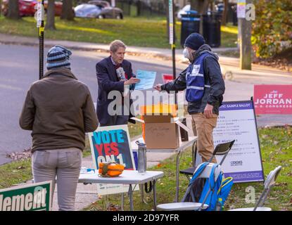 ARLINGTON, VIRGINIA, USA, NOVEMBER 3, 2020 - Man picks up sample ballot to vote in presidential election day in northern Virginia. Quiet due to early voting. Credit: ©Rob Crandall/Alamy Live News Stock Photo