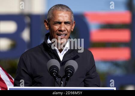 Atlanta, United States. 02nd Nov, 2020. President Barack Obama addresses drive-in rally on election eve to get out the vote for Joe Biden, Jon Ossoff and Raphael Warnock on November 2, 2020 in Atlanta, Georgia Credit: Sanjeev Singhal/The News Access Credit: The Photo Access/Alamy Live News