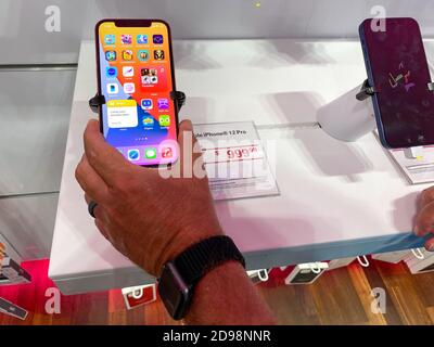 Orlando, FL/USA - 10/25/20: People waiting in line at the Apple retail store  to look at and possibly purchase the new iPhone 12 and 12 Pro smartphones  Stock Photo - Alamy