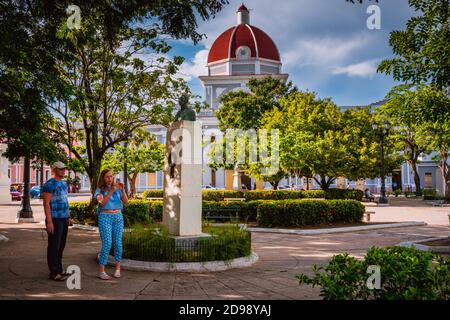 A couple of tourists in the José Martí Park. Jose Marti Park. Cienfuegos, Cuba, Latin America and the Caribbean Stock Photo