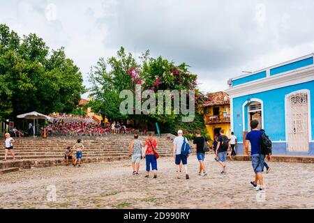 A central meeting point are the stairs of the Casa de la Música next to the Plaza Mayor. Trinidad, Sancti Spíritus, Cuba, Latin America and the Caribb Stock Photo