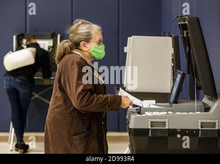 Wisconsin, USA. 3rd Nov, 2020. A voter places her ballot into a ballot box at a polling station in Kenosha, Wisconsin, the United States, on Nov. 3, 2020. Voting on Election Day is underway across the United States, as the COVID-19 pandemic is raging on and political divide running deeper. Credit: Joel Lerner/Xinhua/Alamy Live News Stock Photo