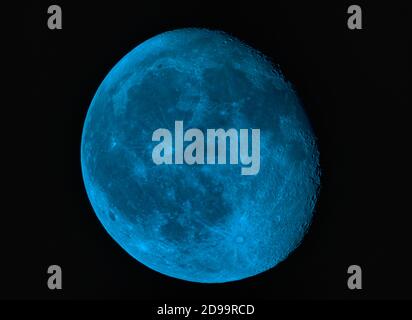 90.8% Waning Gibbous Moon with a heavily cratered terminator visible in clear overnight sky. Credit: Malcolm Park/Alamy. Stock Photo