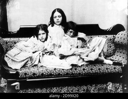 1858 , GREAT BRITAIN : Alice Liddell (first from right ,  the little Muse  model for ALICE IN WONDERLAND - 1865  ) portraied with the sisters Edith and Ina by the photographer, mathematician and writer LEWIS  CARROLL ( born Charles Lutwidge Dodgson ,  1832 -  1898 ) - LETTERATURA - LITERATURE - SCRITTORE - bambina - portrait - ritratto - child - personalità da giovani bambini - personality child   ----  Archivio GBB Stock Photo