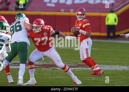 Kansas City, Missouri, USA. 01st Nov, 2020. Kansas City Chiefs offensive guard Andrew Wylie (77) blocks for Kansas City Chiefs quarterback Patrick Mahomes (15) during the NFL Football Game between the New York Jets and the Kansas City Chiefs at Arrowhead Stadium in Kansas City, Missouri. Kendall Shaw/CSM/Alamy Live News Stock Photo