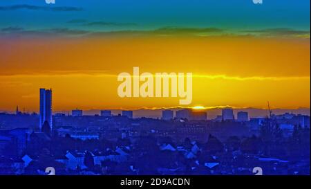 Glasgow, Scotland, UK. 4tht November, 2020: UK Weather: Red Hawaiian sunrise over the city centre this morning painting the city as a pretty picture using its high rises as a model  . Credit: Gerard Ferry/Alamy Live News Stock Photo