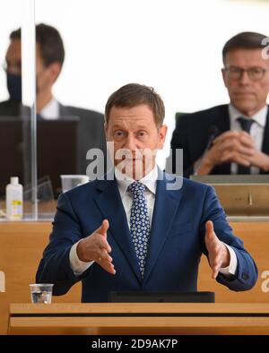 Dresden, Germany. 04th Nov, 2020. Michael Kretschmer (CDU), Prime Minister of Saxony, holds his governmental statement on the Corona pandemic during the session of the Saxon state parliament. Credit: Robert Michael/dpa-Zentralbild/dpa/Alamy Live News Stock Photo