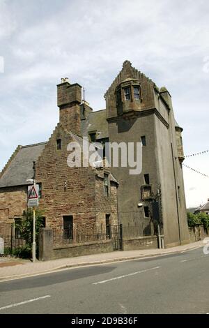 Maybole, Ayrshire, Scotland, Maybole is a town and former burgh of barony and police burgh in South Ayrshire, Scotland. Pop. 4,760. It is situated 9 miles south of Ayr and 50 miles southwest of Glasgow. At the bottom of the street is Maybole Castle one of the oldest buildings in the street Stock Photo