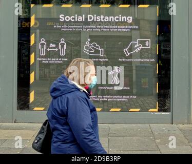 Glasgow, Scotland, UK, 4tht November, 2020: Coronavirus continues to dictate shopping with masks and bleakness order of the day. Credit: Gerard Ferry/Alamy Live News Stock Photo