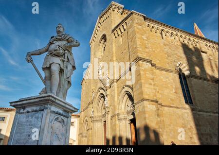 Arezzo statue monument art hi res stock photography and images