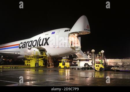 Glasgow Prestwick Airport, Ayrshre, Scotland, UK, A Boeing Carolux 747-8f unloads at the airport at night time flooldlighting helps the operation Stock Photo