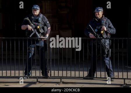 Police officers stand guard at the Houses of Parliament Stock Photo - Alamy
