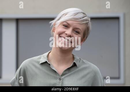 Cologne, Deutschland. 02nd Nov, 2020. Actress Jasmin MINZ plays the role of Kim Bremer, she can be seen from November 6, 2020 in the RTL early evening series ALLES WAS ZAEHLT, photo opportunity on November 2, 2020 in Koeln, | usage worldwide Credit: dpa/Alamy Live News Stock Photo