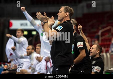 Duesseldorf, Germany. 05th Nov, 2020. Handball: European Championship qualification, Germany - Bosnia-Herzegovina, 2nd qualification round, Group 2, 1st matchday in the ISS Dome: Germany's national coach Alfred Gislason cheers. Credit: Bernd Thissen/dpa/Alamy Live News Stock Photo