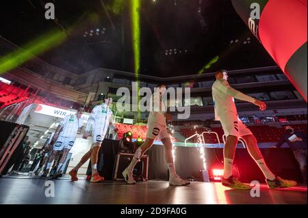 Duesseldorf, Germany. 05th Nov, 2020. Handball: European Championship qualification, Germany - Bosnia-Herzegovina, 2nd qualification round, Group 2, 1st matchday in the ISS Dome: Germany's team enters the empty hall. Credit: Bernd Thissen/dpa/Alamy Live News Stock Photo