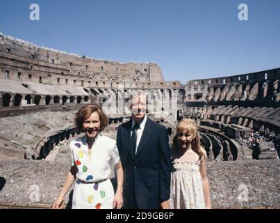 President Jimmy Carter,First Lady Rosalynn Carter and Amy Carter tour the  roman coliseum    during the visit of President Carter to Italy in June 1980 Photo by Dennis Brack bb73 Stock Photo