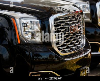 Illinois, USA. 5th Nov, 2020. Photo taken on Nov. 5, 2020 shows a GMC Yukon sport utility vehicle at the Ziegler Cadillac, Buick and GMC Dealership in Lincolnwood, Illinois, the United States. U.S. General Motors Co. (GM) announced on Thursday that it raked in earnings of 4 billion U.S. dollars in the third quarter of this year, thanks to strong sales of crossover, pickup and SUVs. Credit: Joel Lerner/Xinhua/Alamy Live News Stock Photo