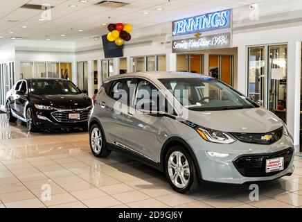 Illinois, USA. 5th Nov, 2020. Photo taken on Nov. 5, 2020 shows vehicles at the Jennings Chevrolet dealership in Glenview, Illinois, the United States. U.S. General Motors Co. (GM) announced on Thursday that it raked in earnings of 4 billion U.S. dollars in the third quarter of this year, thanks to strong sales of crossover, pickup and SUVs. Credit: Joel Lerner/Xinhua/Alamy Live News Stock Photo