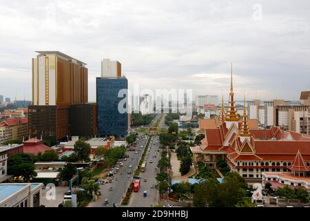 Phnom Penh. 27th May, 2019. Photo taken on May 27, 2019 shows a view of Phnom Penh, Cambodia. Cambodia is time-honored for its rich history and representation of traditions. Phnom Penh, capital of Cambodia, lying at the confluence of the Tonle Sap and Mekong river systems, boasts of its traditional buildings and modern skyscrapers. Credit: Sovannara/Xinhua/Alamy Live News Stock Photo