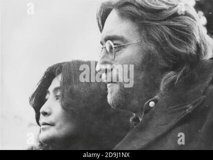 John Lennon and Yoko Ono photo portrait given to members of the Beatles Fan Club Stock Photo