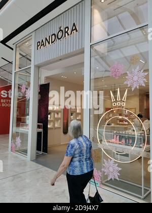 Pandora york deals designer outlet