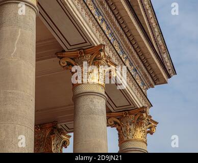 Top part of pillar, Greek-style columns with golden top Stock Photo