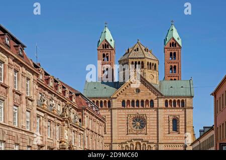 Town house in Maximilianstrasse and cathedral, Speyer, Rhineland-Palatinate, Germany Stock Photo