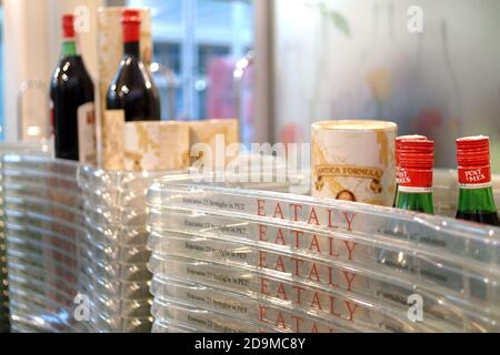 Turin, Piedmont/Italy-01/26/2007- The Opening of the Eataly market in Turin, the first location of shopping centers of quality Italian food. Stock Photo