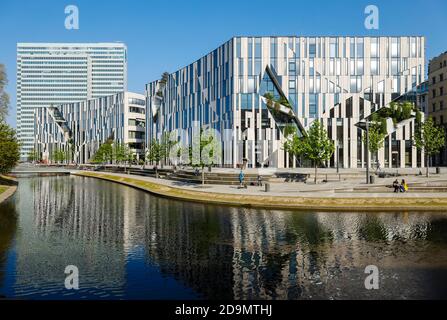 Duesseldorf, North Rhine-Westphalia, Germany, Koe-Bogen an der Koenigsalle, shopping street with few people in times of the corona pandemic with no contact. Stock Photo