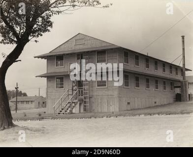 1940s EXTERIOR OF TYPICAL WORLD WAR 2 ERA UNITED STATES MILITARY ARMY UNIVERSAL WOODEN TWO STORY BARRACKS BUILDING  - a2392 HAR001 HARS LOW ANGLE QUARTERS WORLD WARS WORLD WAR WORLD WAR TWO WORLD WAR II OF REAL ESTATE STRUCTURES RESIDENCE WORLD WAR 2 EDIFICE TYPICAL UNIVERSAL BARRACKS BLACK AND WHITE HAR001 OLD FASHIONED Stock Photo